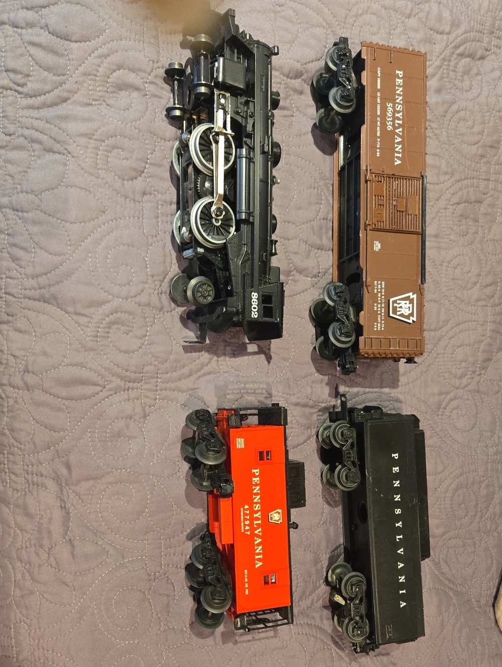Lionel Pennsylvania HO Scale Train Set - Black, Brown, Red